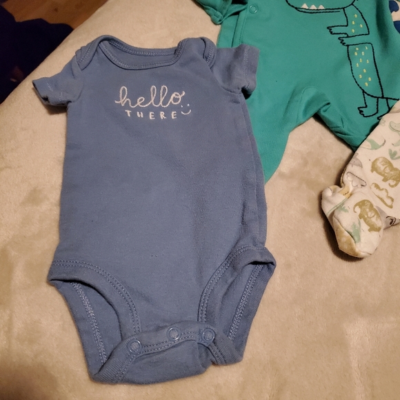 Sleeper/onesie/outfit bundle - Picture 13 of 14